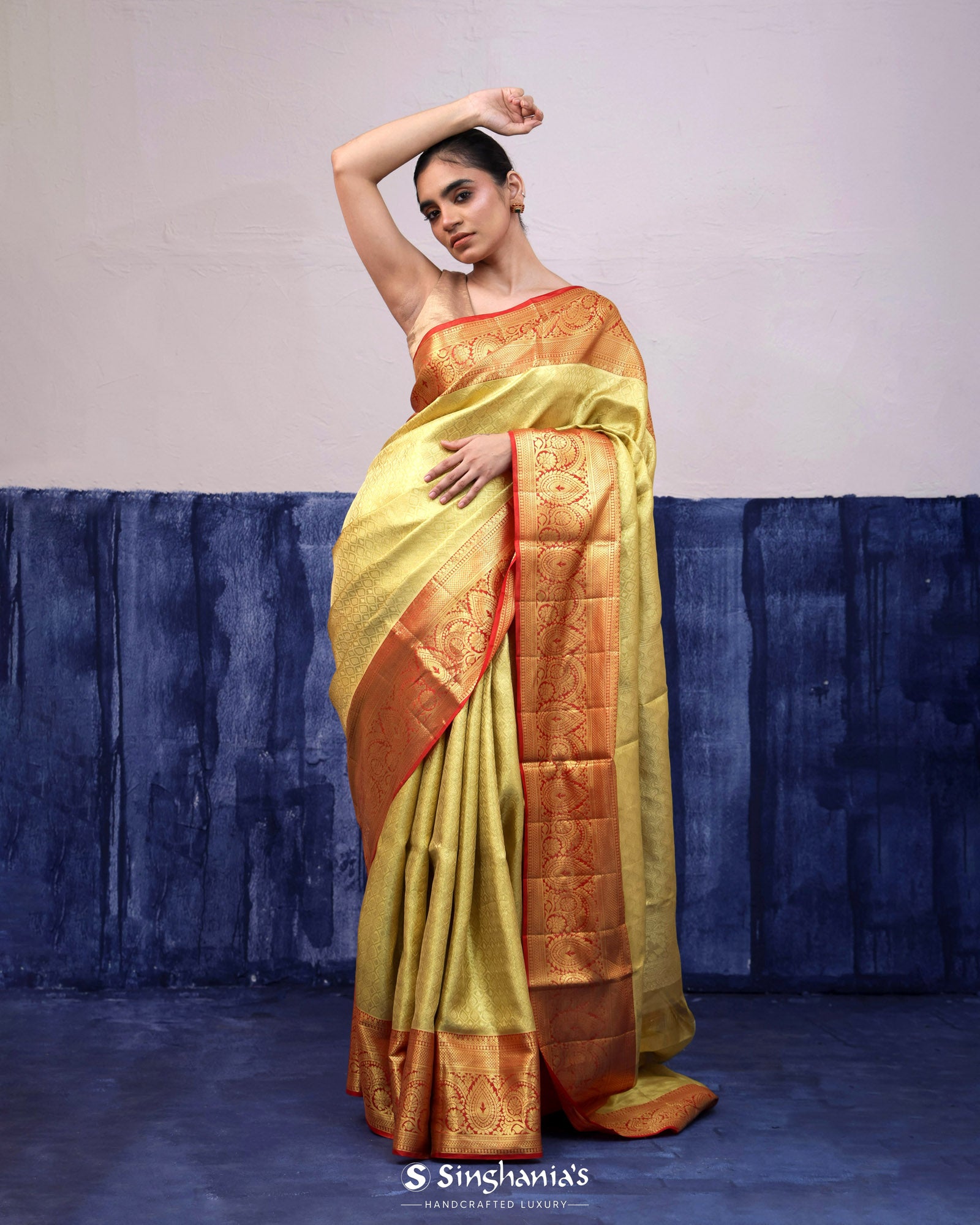 Green Gold Kanjivaram Silk Saree With Floral Ogival Weaving