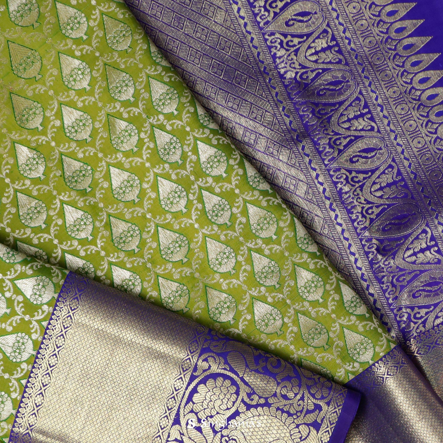 Apple Green Kanjivaram Saree With Floral Jaal Pattern