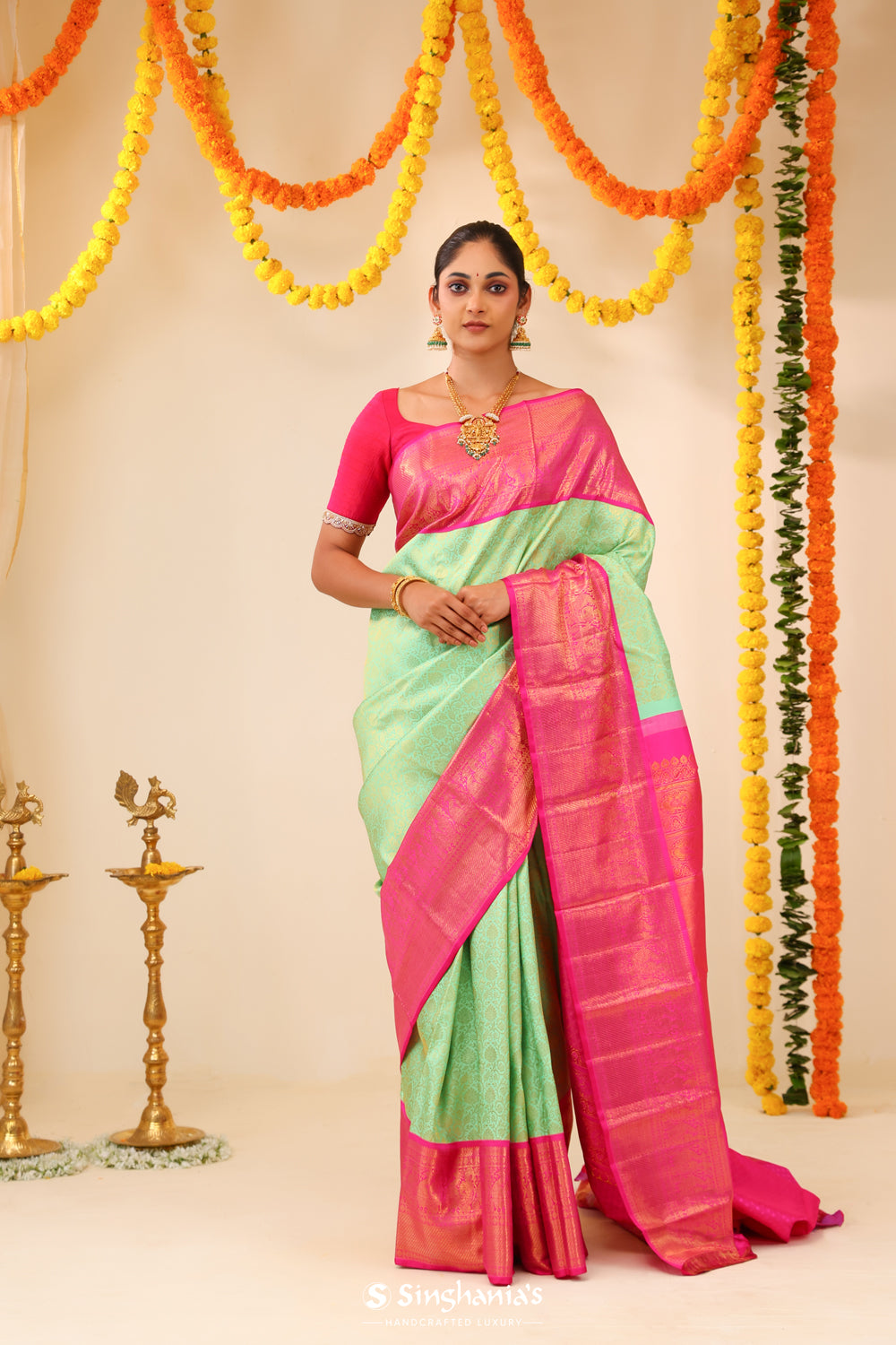 Mint Greeen Kanjivaram Silk Saree With Contrast Border