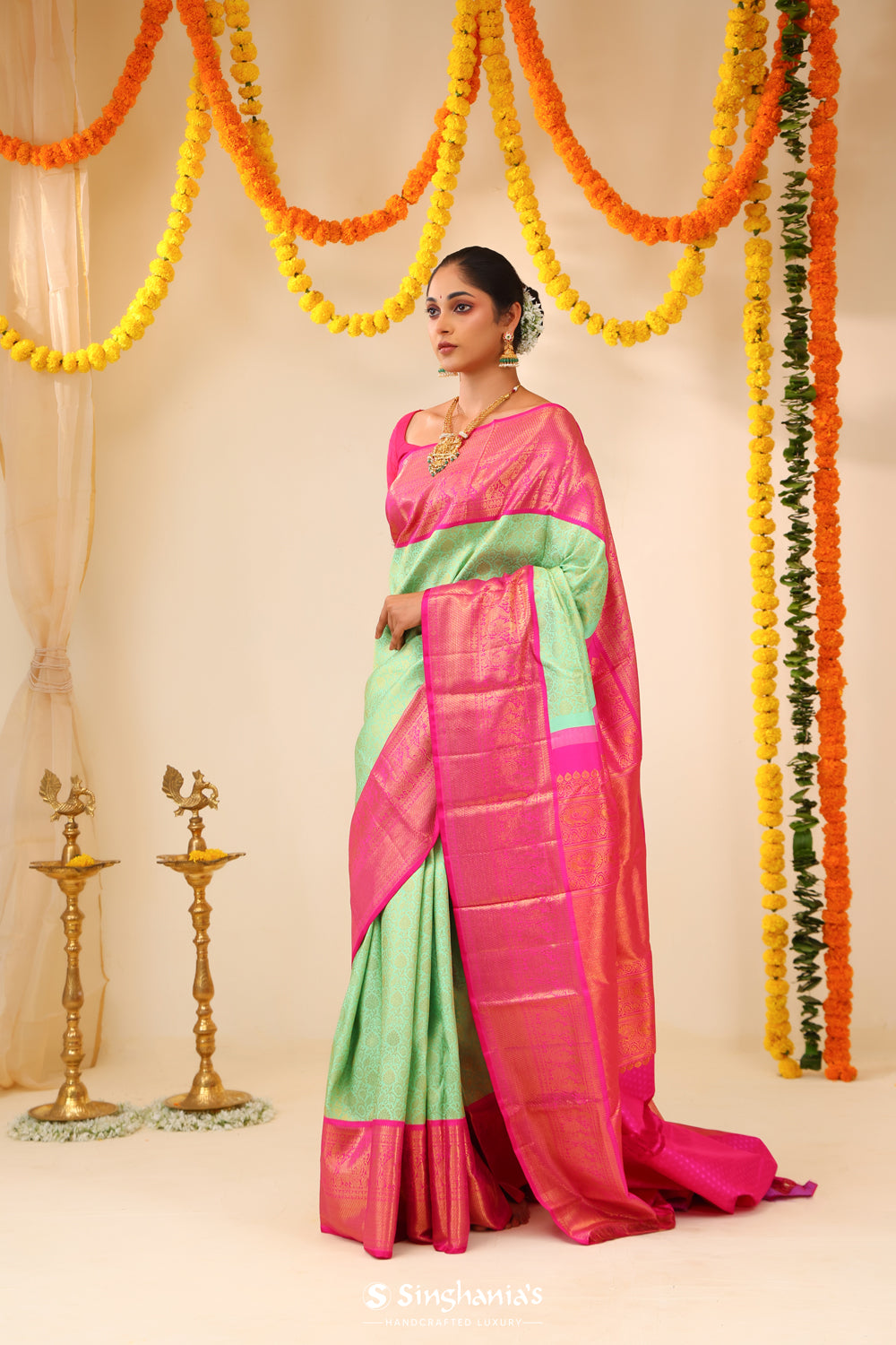 Mint Greeen Kanjivaram Silk Saree With Contrast Border