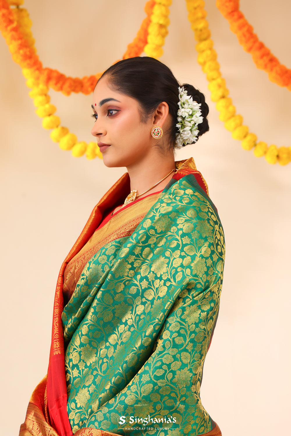 Cadmium Green Kanjivaram Silk Saree With Floral Jaal Weaving