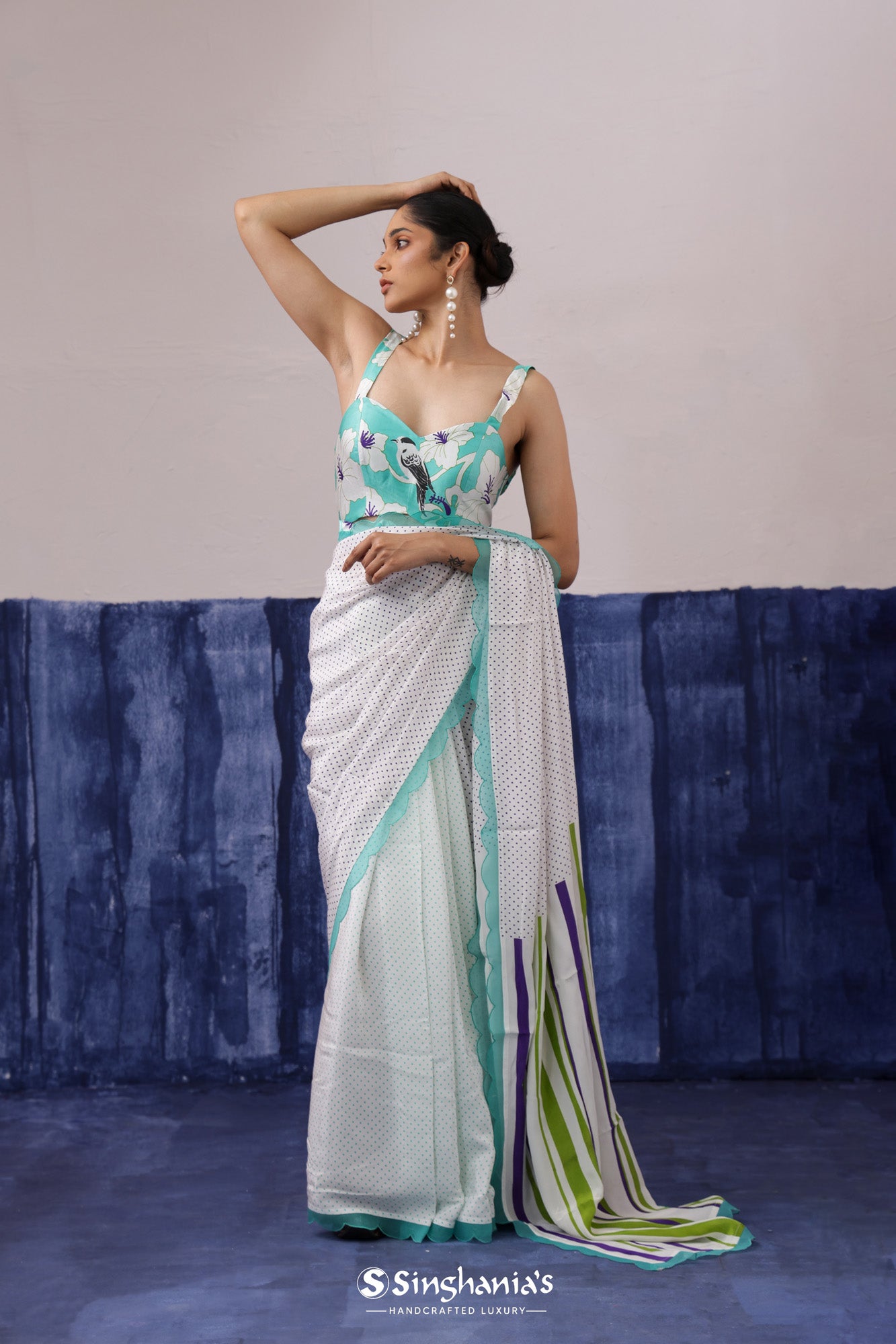 Harp White Printed Crepe Saree With Geometric Pattern