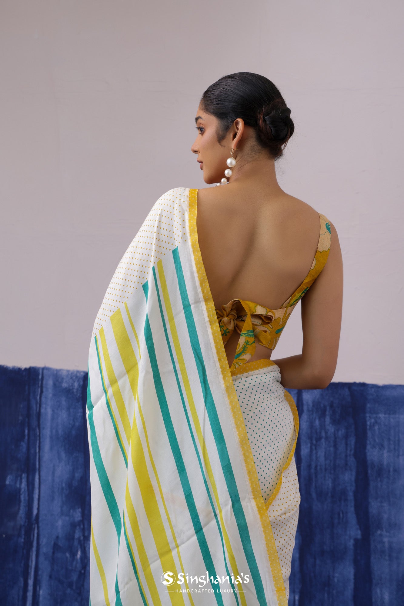 Pearl White Crepe Saree With Geometric Pattern