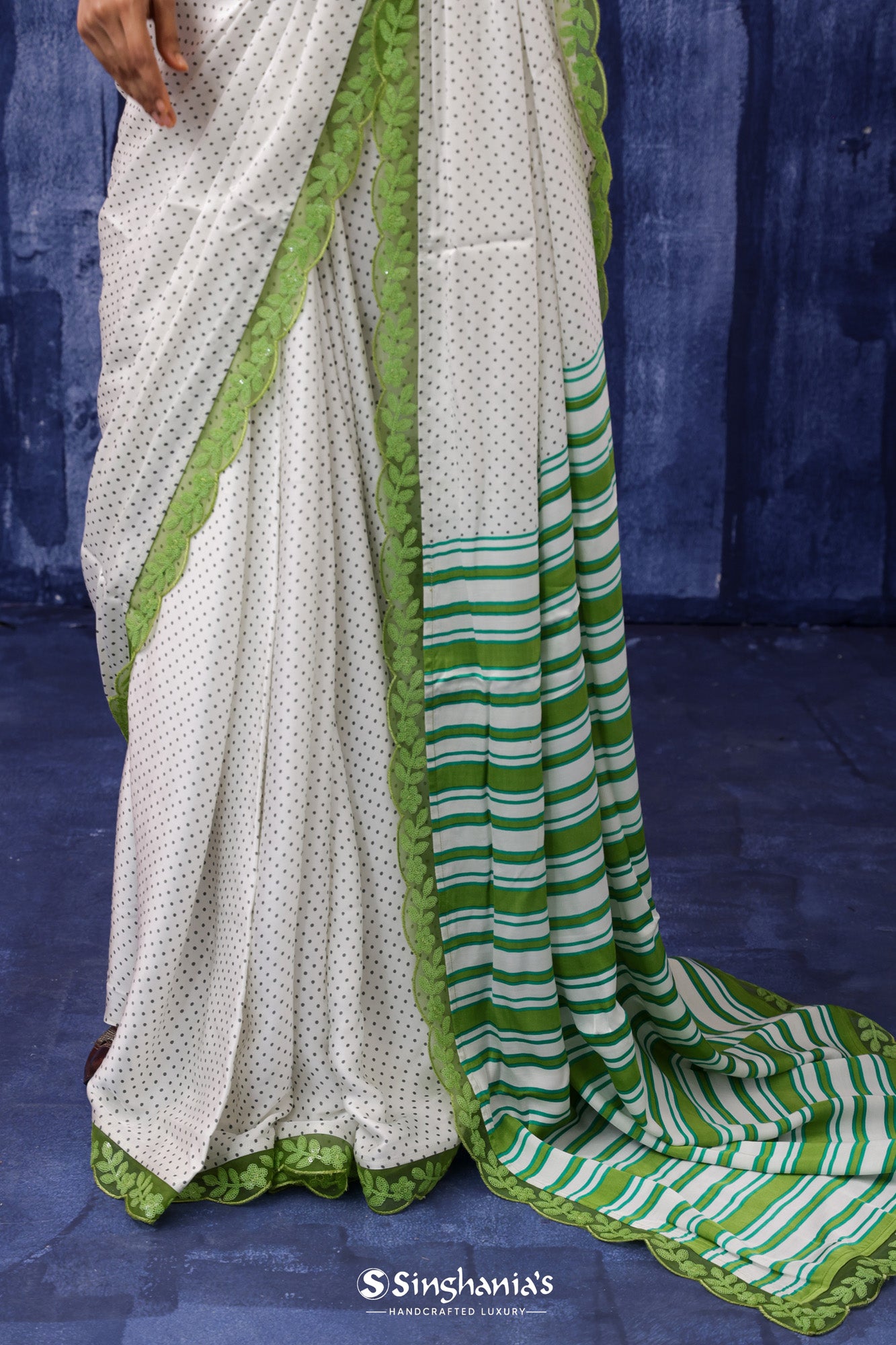 Soft White Printed Crepe Saree With Geometric Pattern