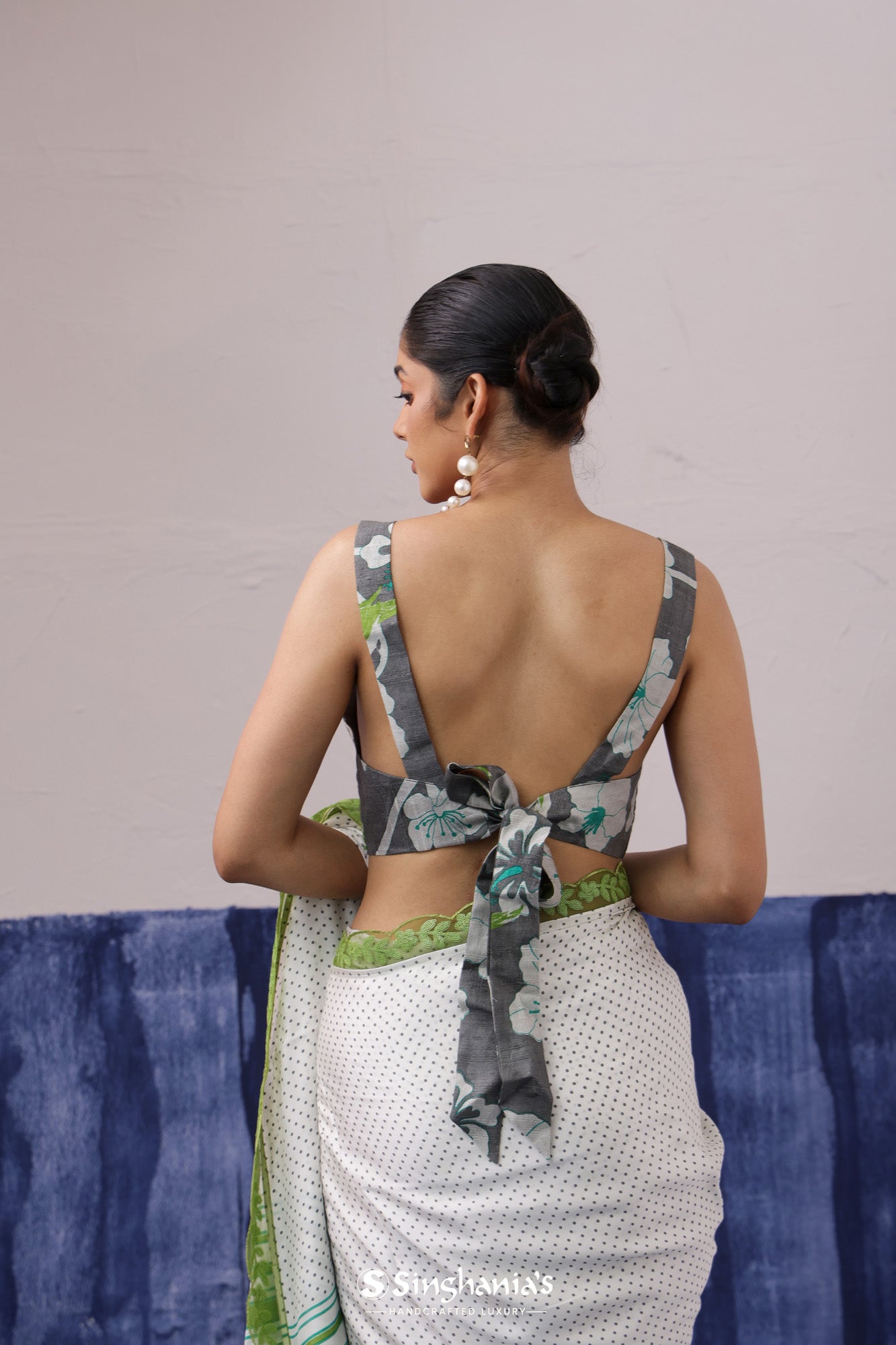 Soft White Printed Crepe Saree With Geometric Pattern