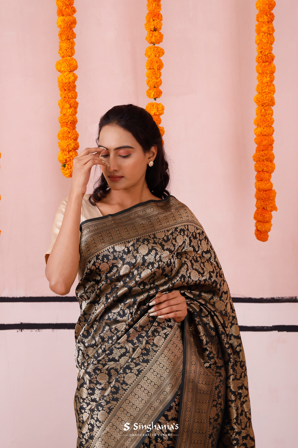 Abbey Black Banarasi Silk Saree With Floral Jaal Design