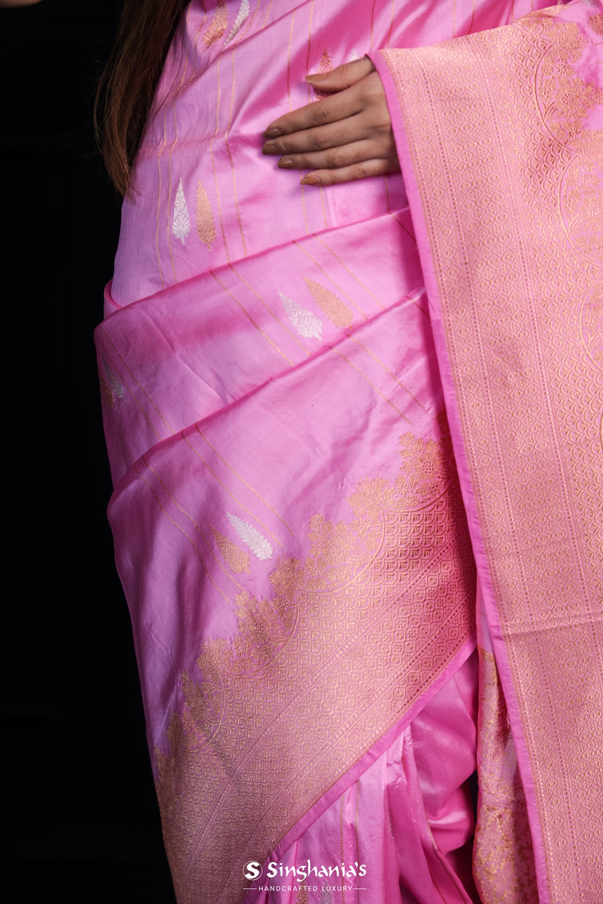 Lavender Rose Banarasi Silk Saree With Floral Jaal Weaving