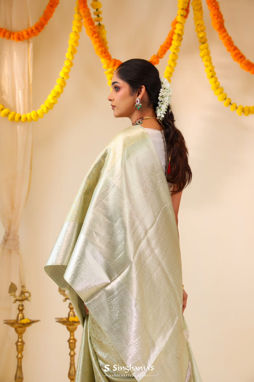 Gin Green Tissue Kanjivaram Saree With Floral Jaal Weaving