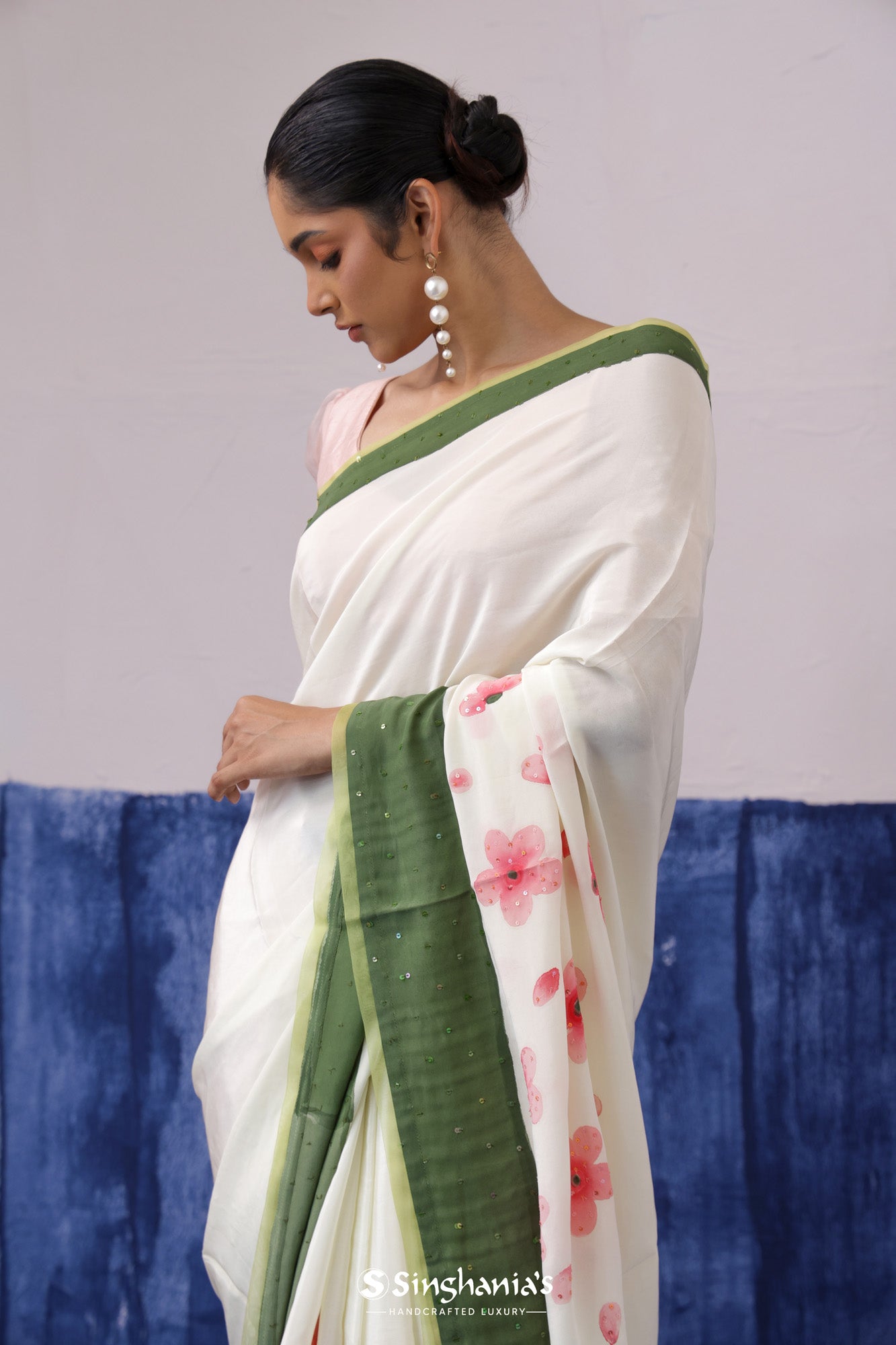 Ivory White Printed Soft Silk Saree With Floral Motifs