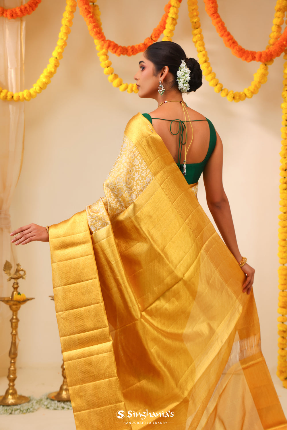 Arabian Gold Tissue Kanjivaram Saree With Floral Jaal