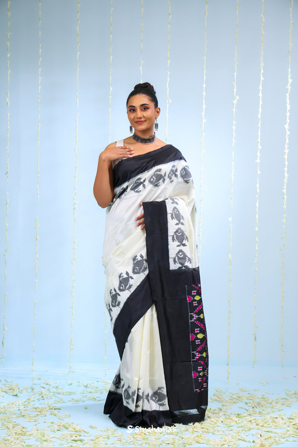 Cream White Ikkat Silk Saree With Contrast Border