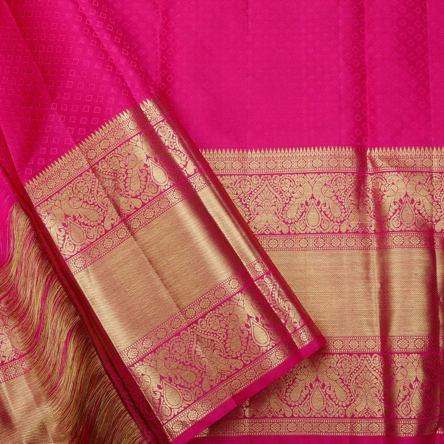 Vibrant Green Kanjivaram Silk Saree With Floral And Mayil Motif Pattern - Singhania's