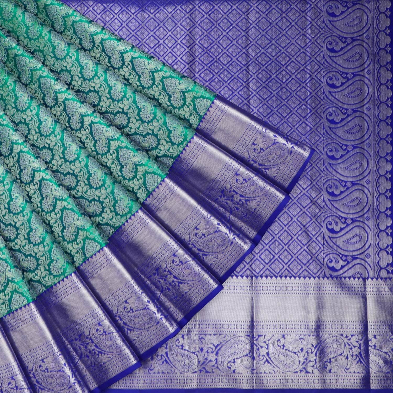 Emerald Green Kanjivaram Silk Saree With Floral Pattern - Singhania's