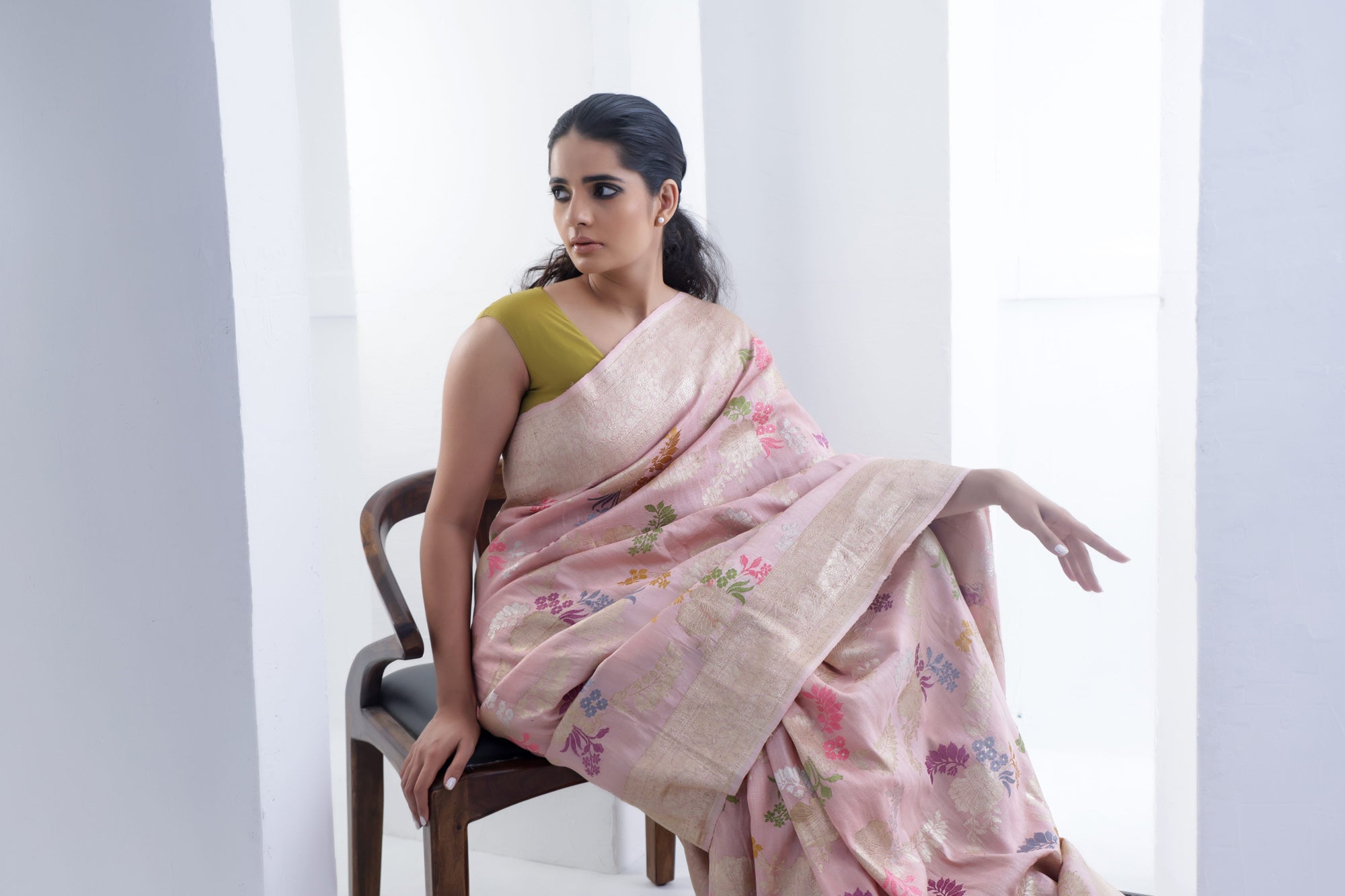 Fairy-Tale Purple Tussar Jamdani Saree With Floral Weaving