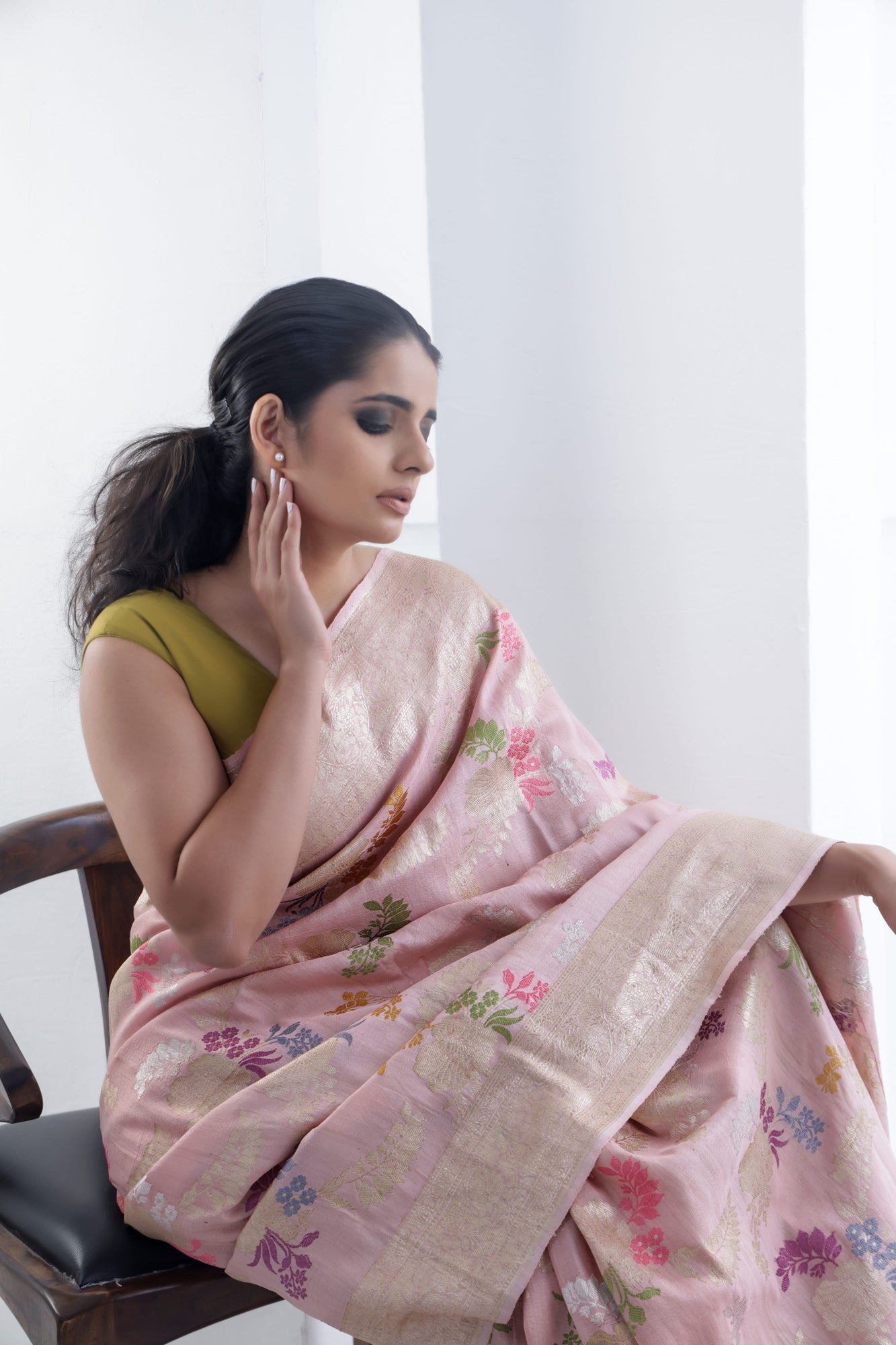 Fairy-Tale Purple Tussar Jamdani Saree With Floral Weaving