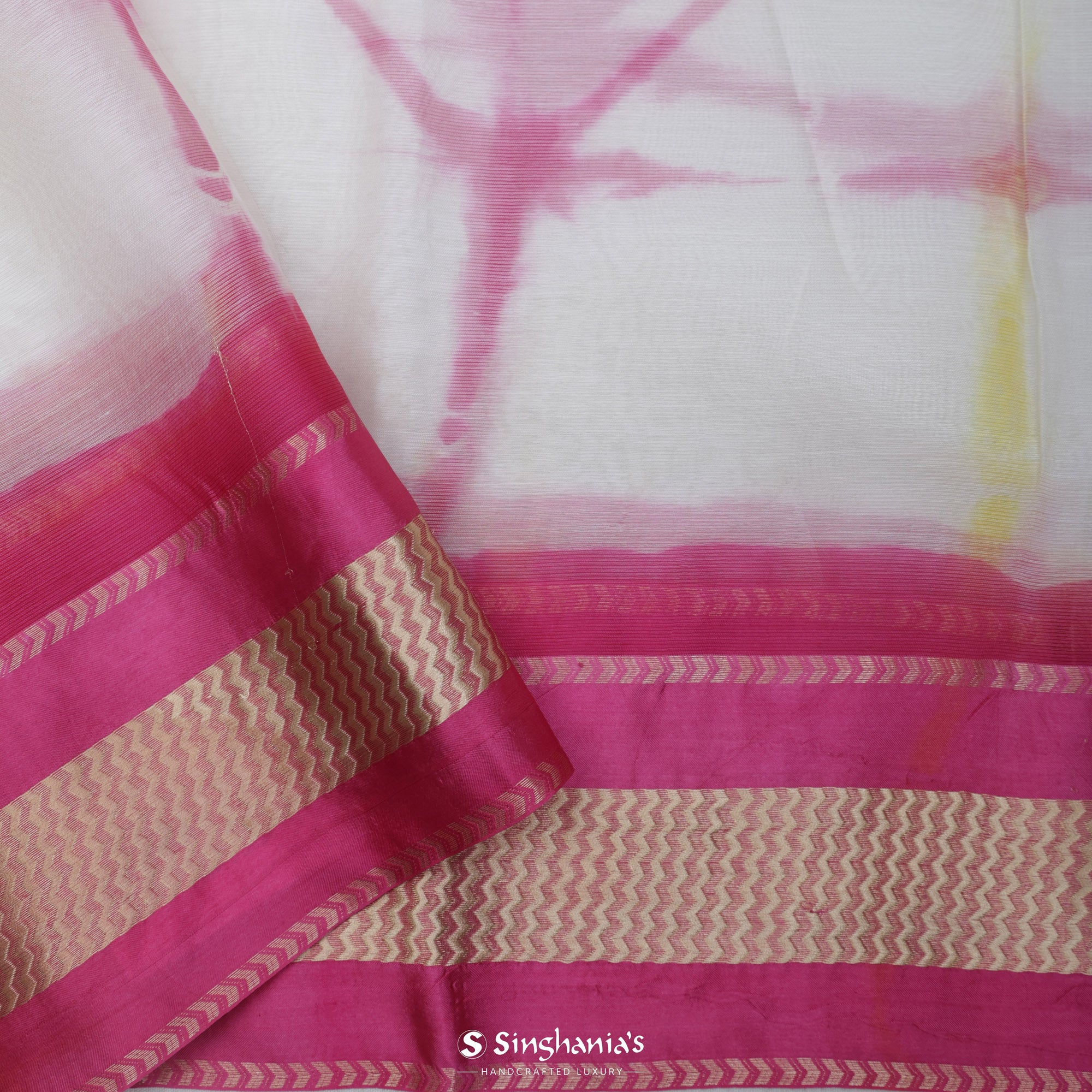 Pink White Printed Maheshwari Silk Saree With Tie-Dye Pattern