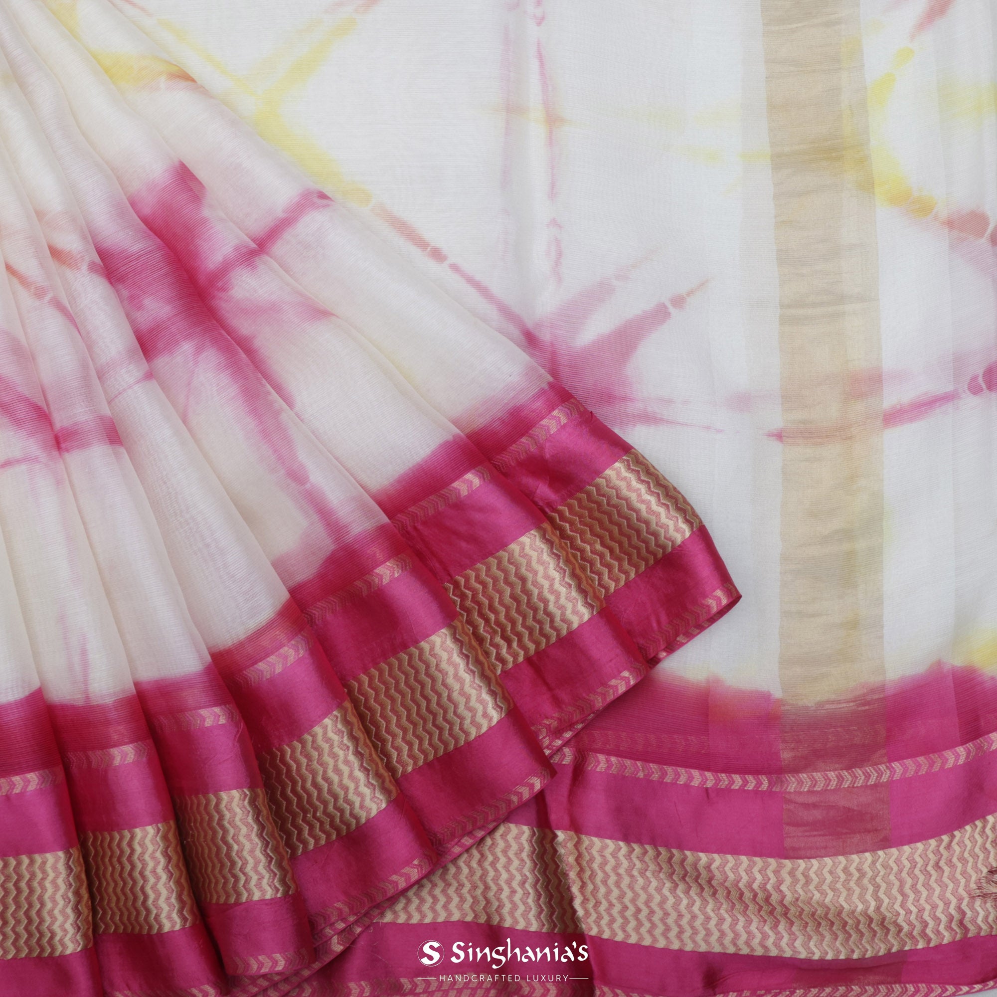 Pink White Printed Maheshwari Silk Saree With Tie-Dye Pattern