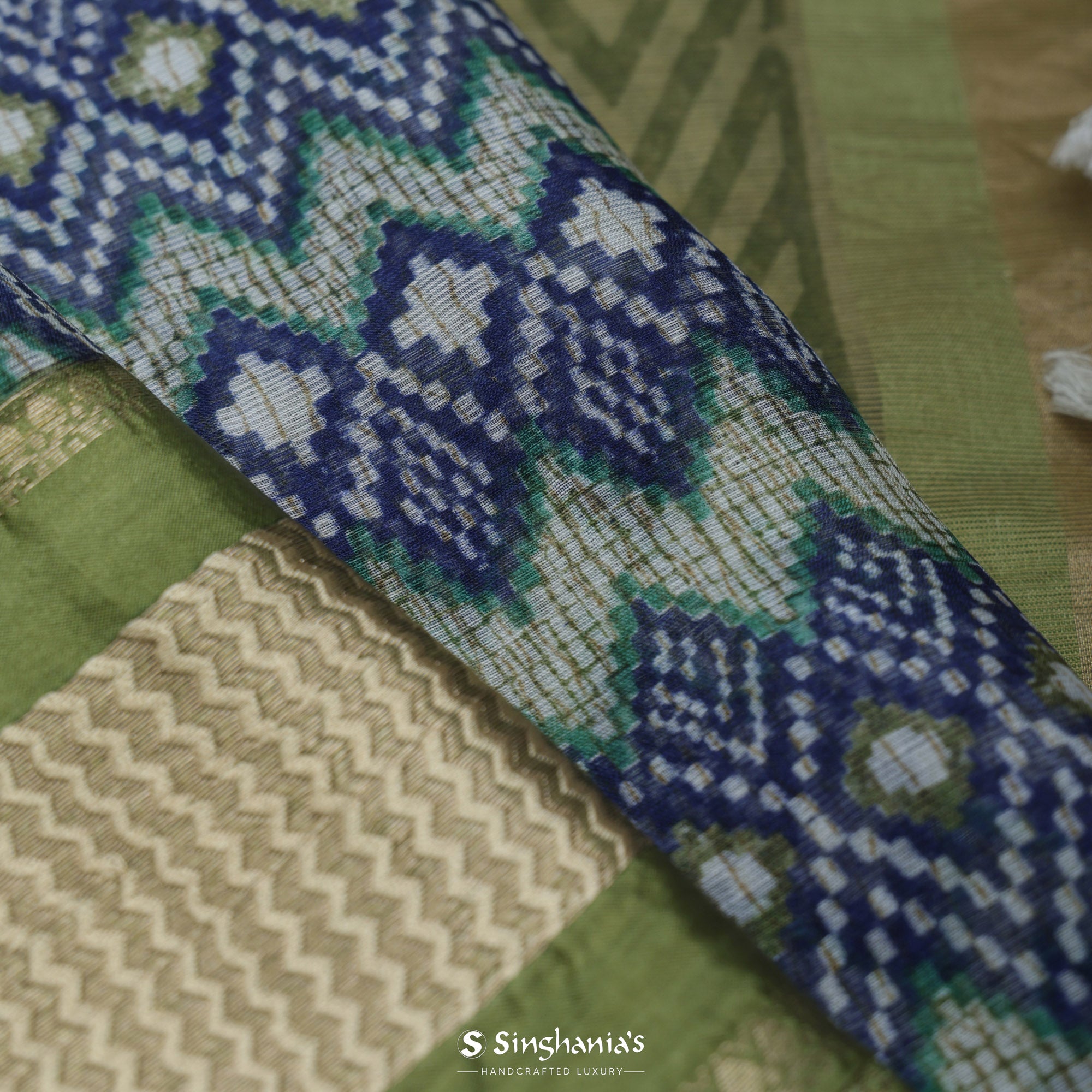 Green Blue Printed Maheshwari Silk Saree With Geometrical Pattern