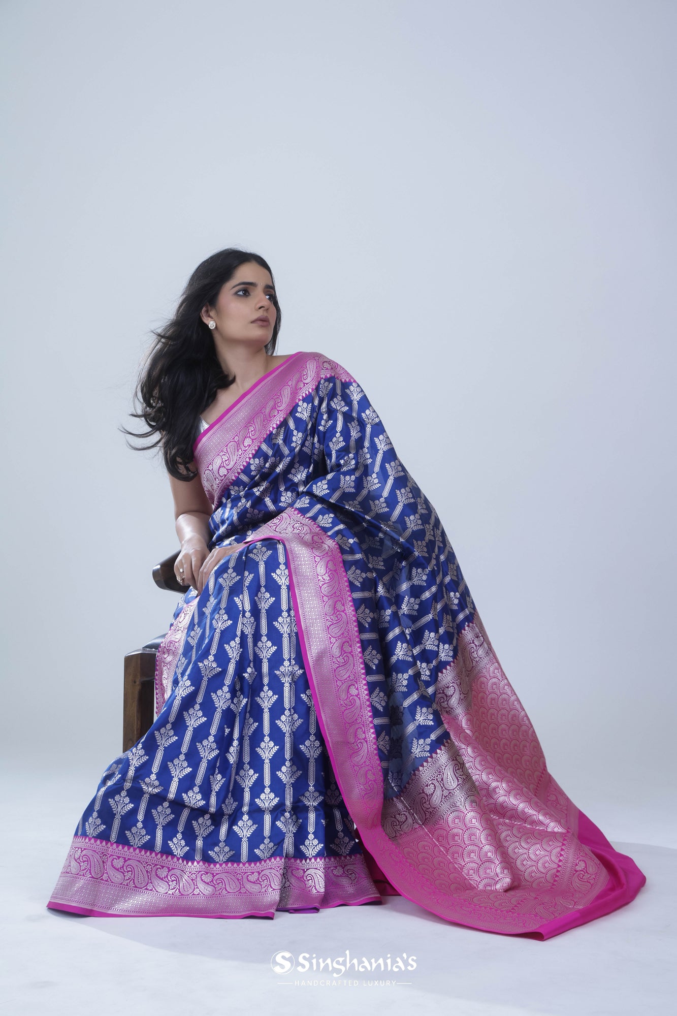 Dark Sapphire Blue Banarasi Silk Saree With Floral Stripes Weaving