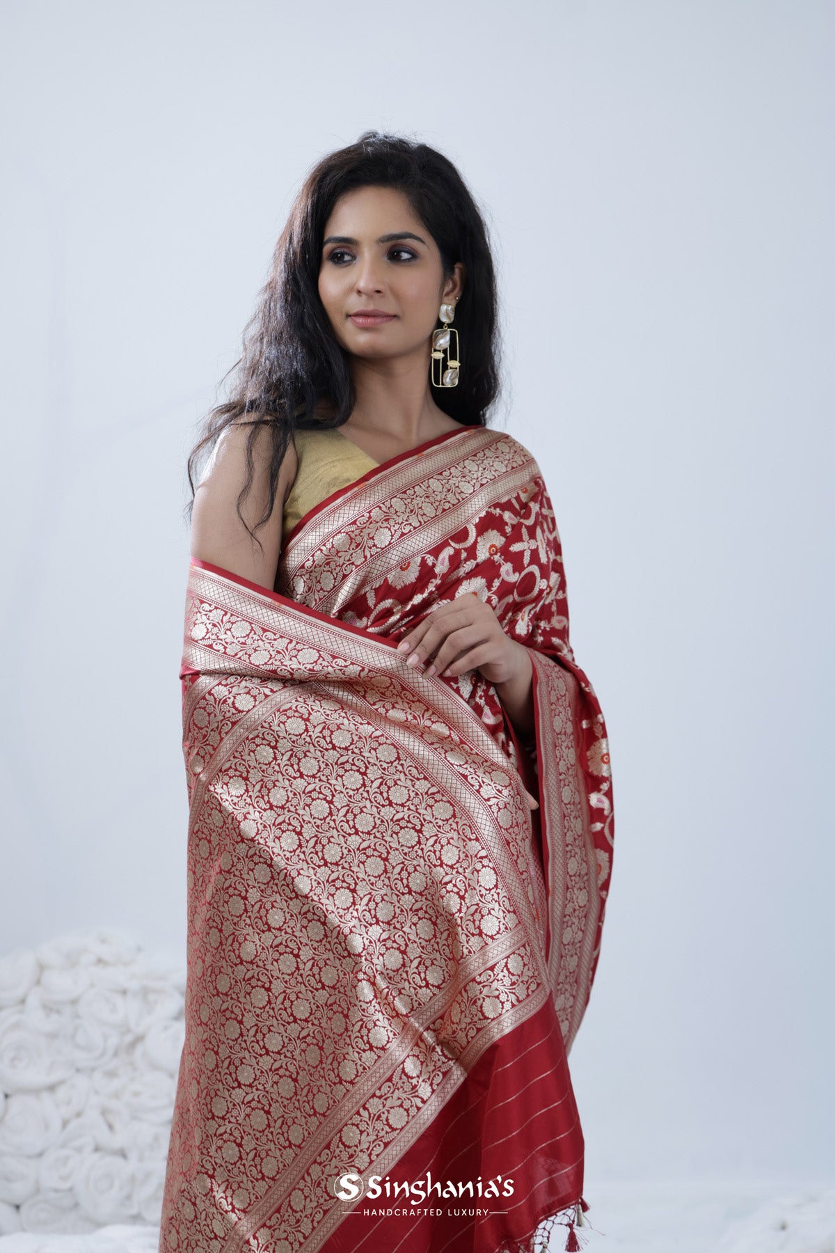 Vermillion Red Banarasi Silk Saree With Floral Jaal Weaving