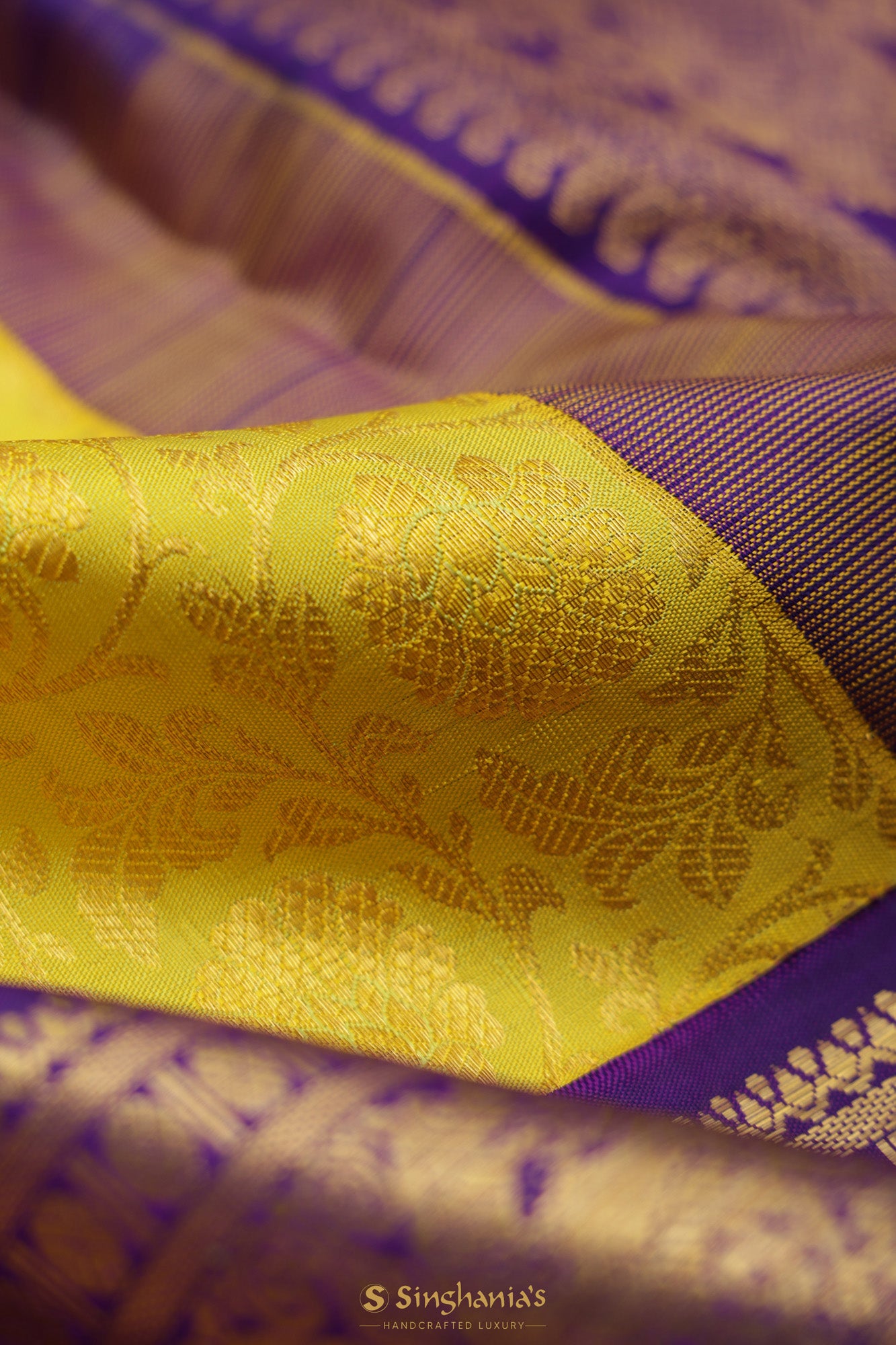 Pear Green Kanjivaram Silk Saree With Floral Jaal Weaving