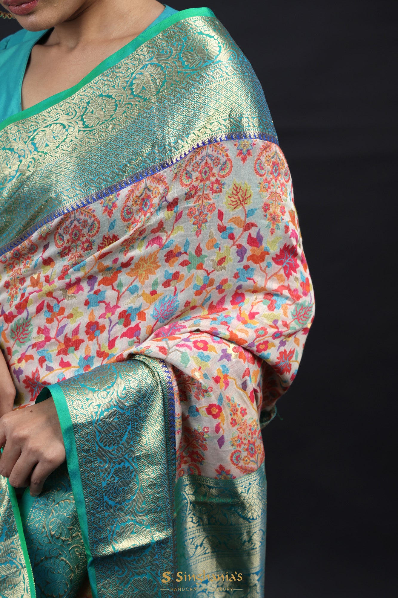 Forest Green Kani Silk Saree With Geometrical Motif Pattern